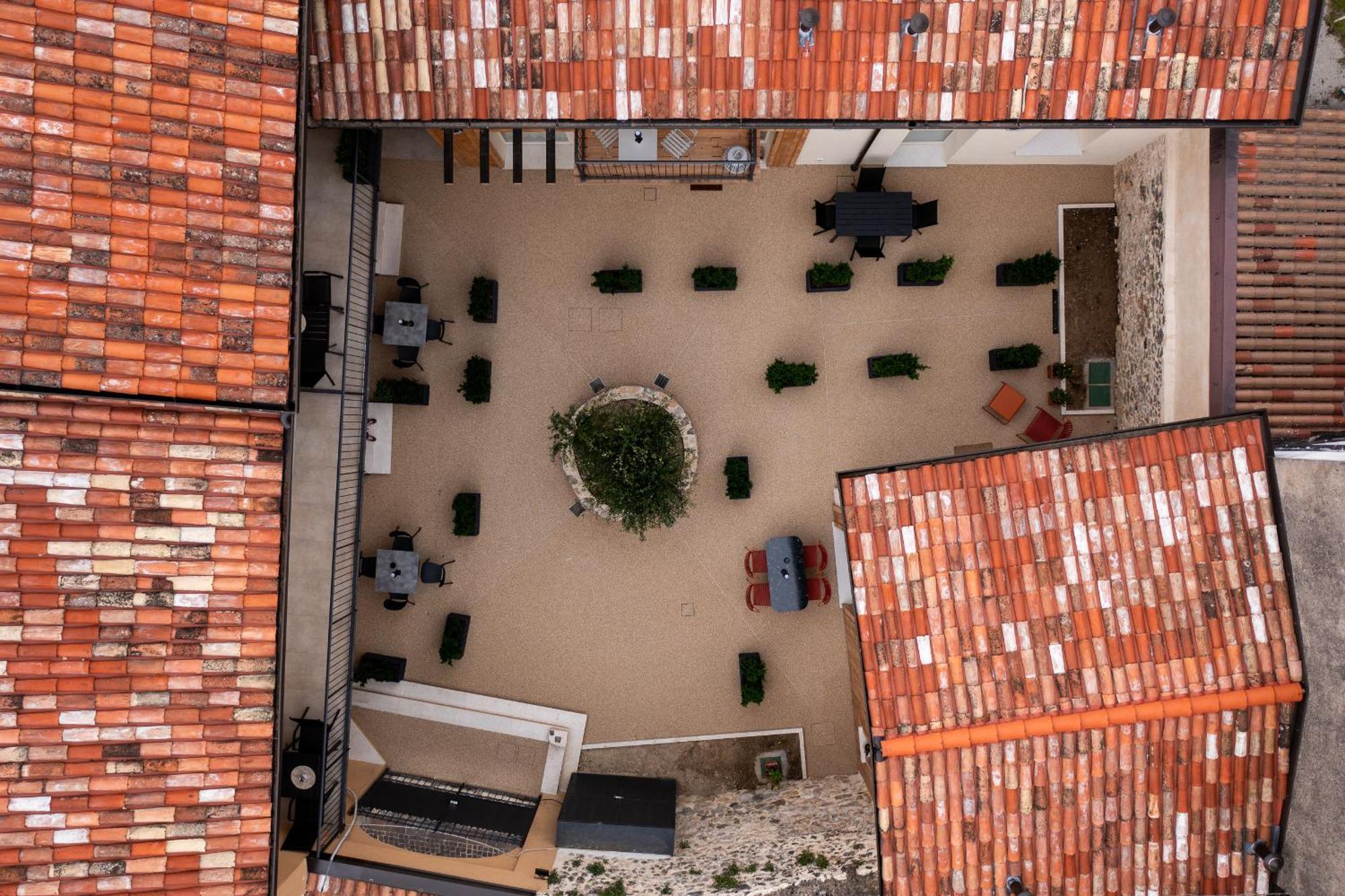 La Cort - Number 4 Apartment
